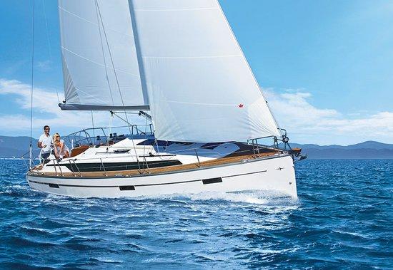 Bavaria Cruiser 37 Bavaria Cruiser 37