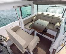 Axopar 37 XC Cross Cabin Saloon