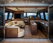 Catamaran Sports Yacht Saloon